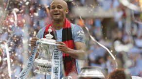 Kompany sale del City tras 11 asombrosas temporadas