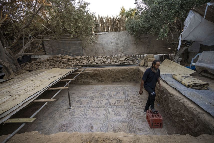 El mosaico fue descubierto a un kilómetro (poco más de media milla) de la frontera con Israel.