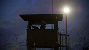 Llegan a Arabia Saudita presos excarcelados de Guantánamo