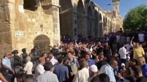 Festivo musulmán y judío teñido de violencia tras choques en Jerusalén