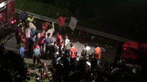 Describen el lugar del accidente del autocar en Italia como un infierno