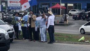 Panameños protestan frente sede de Migración