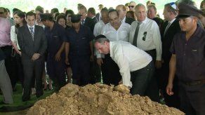 Rinden honores de Estado al exmandatario Eric Arturo Delvalle