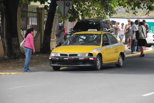 Solo los autos amarillos autorizados podrán circular, advierte ATTT