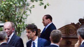 Parlamentarios del partido Berlusconi renuncian en protesta por condena