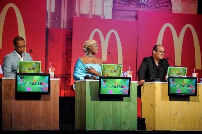 Estreno de Pelaos con Salsa