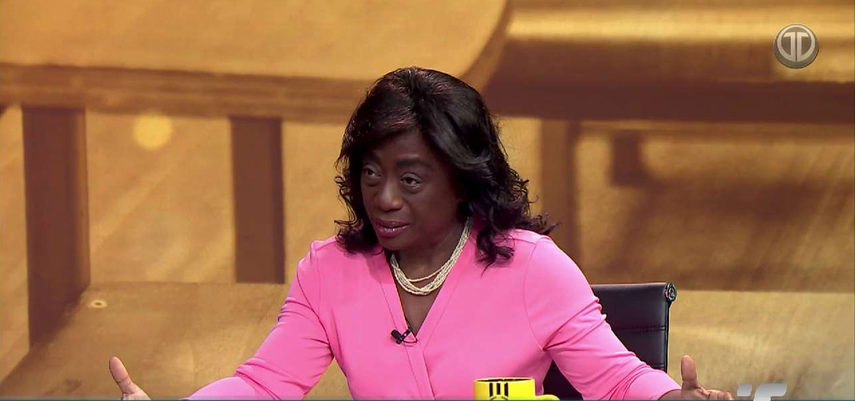 Ministra Lucy Molinar se refiere a la situación del Colegio Elena Chávez de Piñate.