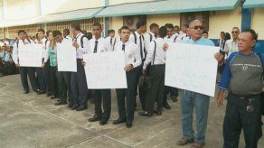 Estudiantes del IPT de San Miguelito protestan por mal estado del plantel