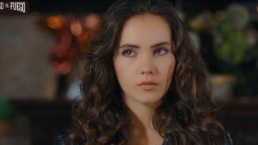 CENNET | Cennet queda muy triste al ver a Selim junto a Melisa