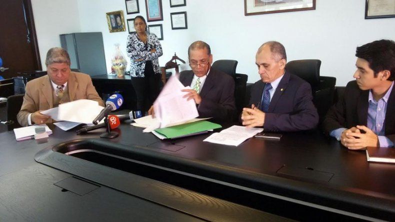 Miembros de la Sociedad Civil presentan denuncia contra tres magistrados de la Corte