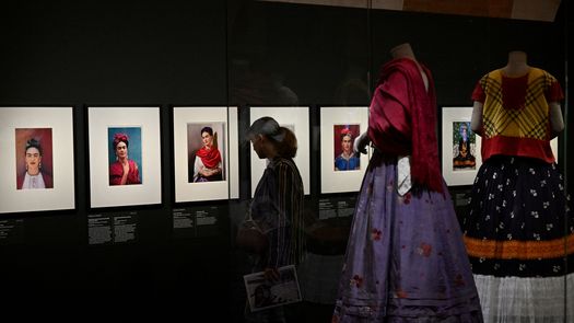 París revela la íntima conexión entre Frida Kahlo y la moda
