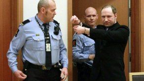 Autor de matanza en Noruega dice que merece un premio
