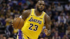La camiseta de LeBron con los Lakers es la más vendida