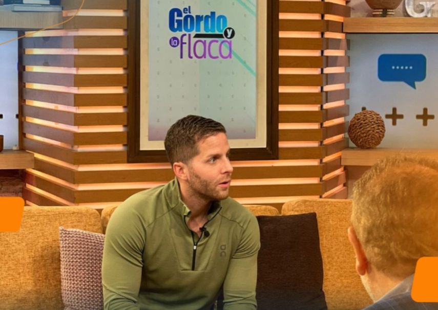 Alcalde Mayer Mizrachi promueve los Premios Juventud 2025 en la cadena Univisión.