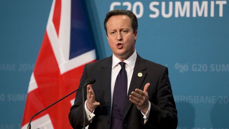 Cameron y Merkel abordan el G7 bajo la sombra del atentado en París