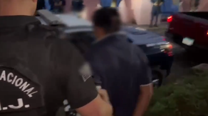 La Policía Nacional confirmó la aprehensión de cuatro personas por maltrato al menor en Colón. La Policía Nacional confirmó la aprehensión de cuatro personas por maltrato al menor en Colón.