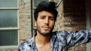 Sebastian Yatra pide a Shakira cantar juntos y celebra reivindicar la balada