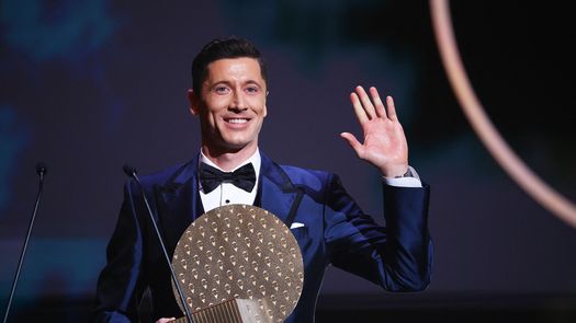 Lionel Messi pide a France Football otorgar el premio del 2020 a Robert Lewandowski