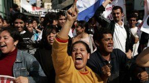 Paraguay: Miles de manifestantes bloquean Asunción