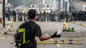 Oposición venezolana sigue en la calle en violenta protesta contra Maduro