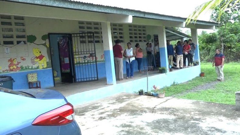Asaltan COIF de La Chorrera a la vista de los niños con cuchillos y pasamontañas