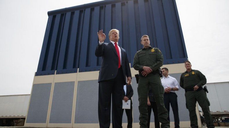 Trump quiere usar presupuesto militar para pagar muro