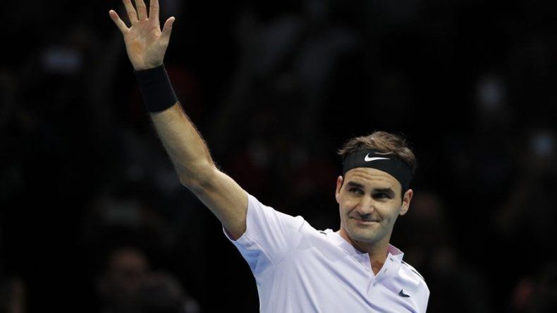 Federer vence a Zverev y va a semis de Copa Masters