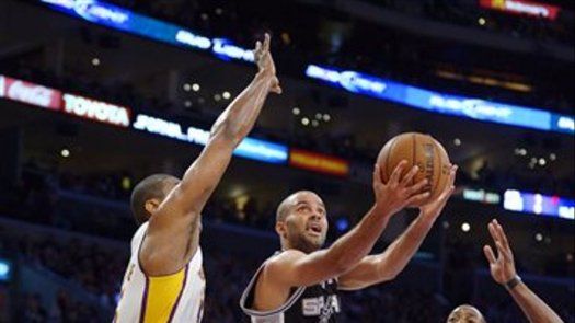 Sin Kobe, Lakers vencen a los Spurs por 91-86