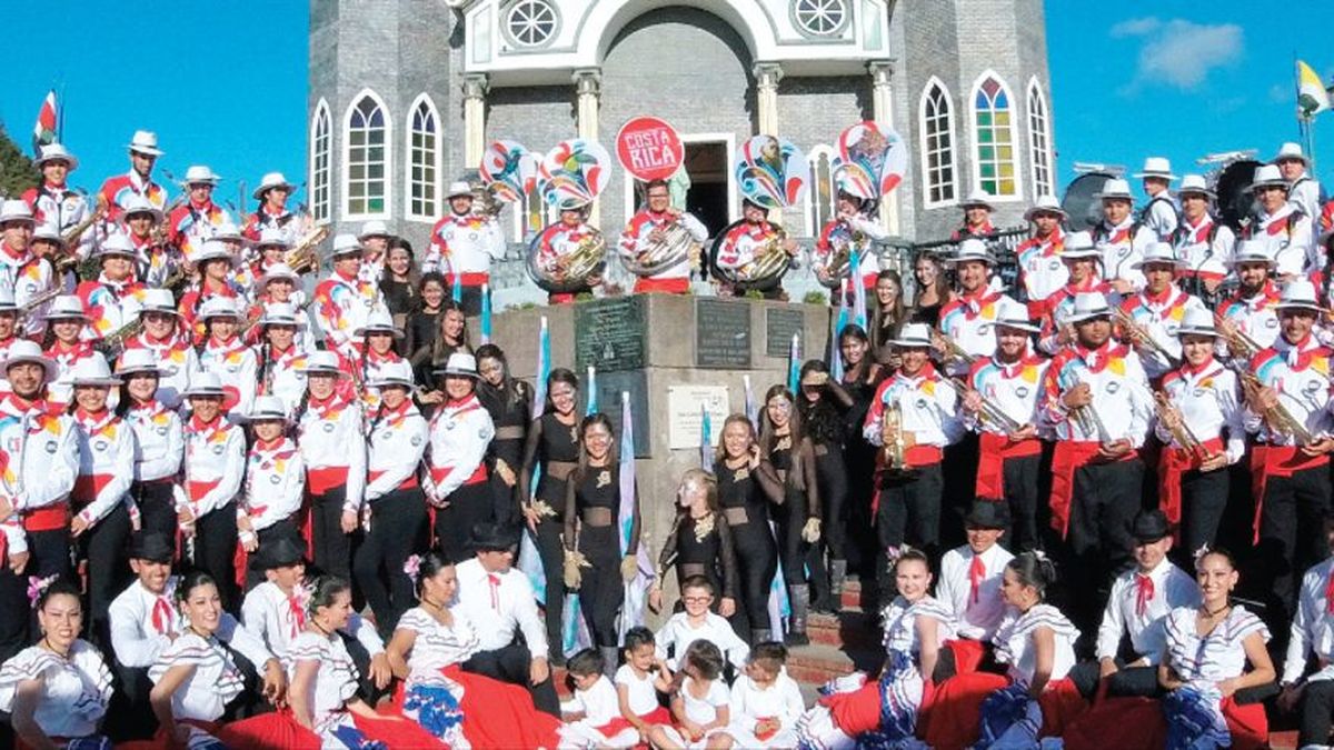 Banda de Costa Rica recibe acreditación para Desfile de Rosas