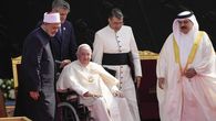 El papa Francisco pidió el viernes junto a líderes musulmanes, cristianos y judíos que los grandes credos trabajen por la paz. El papa Francisco pidió el viernes junto a líderes musulmanes, cristianos y judíos que los grandes credos trabajen por la paz.