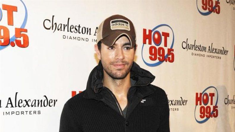 Enrique Iglesias sueña con pilotar su avión durante las giras