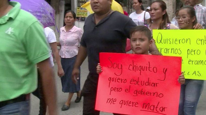 México: Padres de desaparecidos recorren escenas de crimen