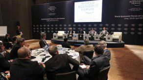 Niños pobres construyen ciudad de sueños con Lego en Foro Económico