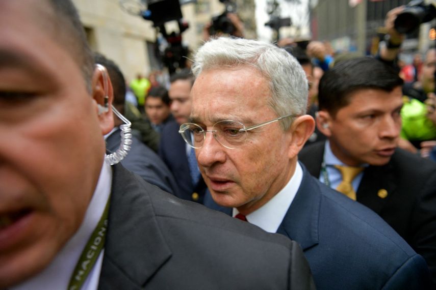 Declaran culpable al expresidente colombiano Álvaro Uribe por soborno.