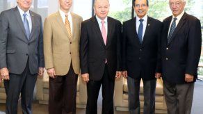 Embajador de China en Panamá consolida relación con miembros del Parlatino