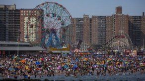 Hijos del alcalde de N.York reinarán en Desfile de sirenas de Coney Island