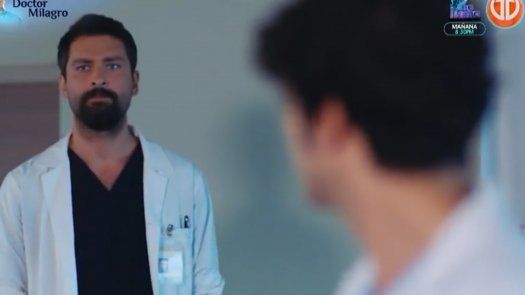 El doctor Ferman interrumpe la junta médica para defender a Alí