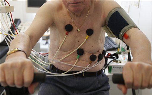 Estudio: Médicos de EEUU suelen recomendar demasiados exámenes