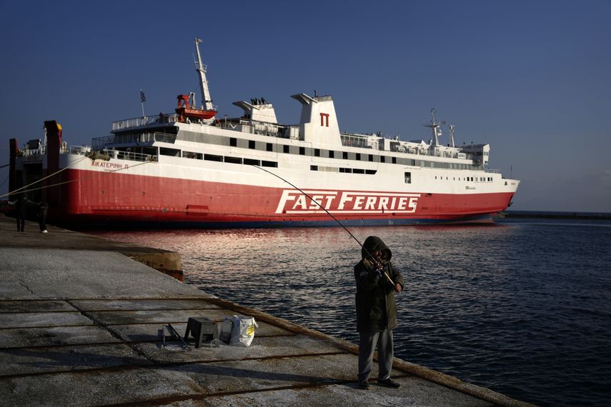 Los transbordadores se quedaron amarrados a puerto