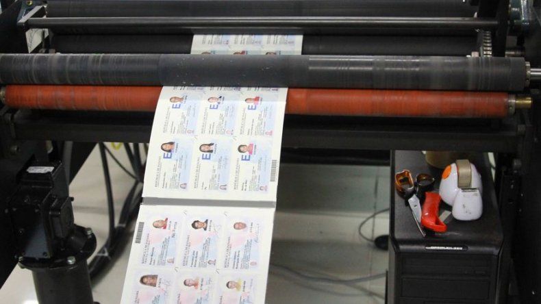 Establecen uso obligatorio de cédula juvenil para todos los trámites en el Meduca