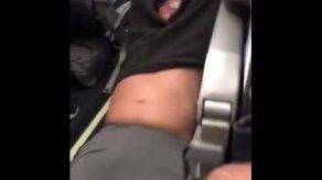 Pasajero expulsado de avión demandará a United Airlines