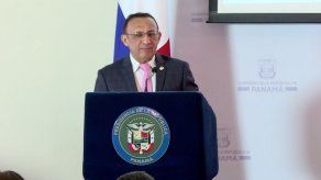 Luis Ernesto Carles renuncia al cargo de ministro de Trabajo y Desarrollo Laboral Luis Ernesto Carles renuncia al cargo de ministro de Trabajo y Desarrollo Laboral