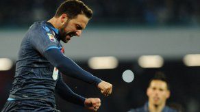 Higuaín devuelve al Nápoles 3er puesto con dos goles al Génova