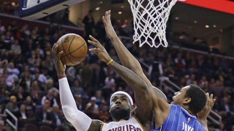 LeBron se luce en triunfo de Cavaliers sobre los Magic