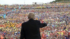 Trump dice en broma que despedirá a secretario de Salud