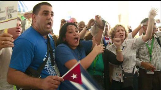 Cubanos protestan, exigen participar en Foro de la Sociedad Civil