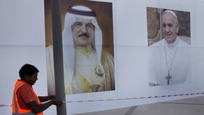 Francisco volverá a reunirse esta semana en Bahréin con Al-Tayeb. Francisco volverá a reunirse esta semana en Bahréin con Al-Tayeb.