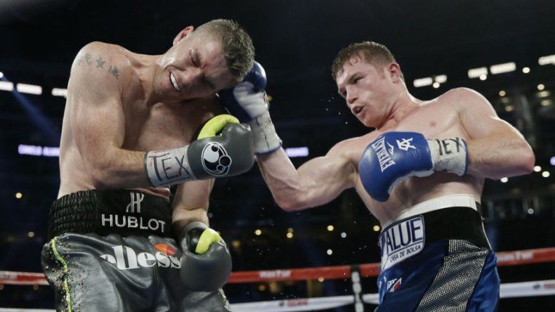 Canelo Álvarez noquea a Liam Smith en 9no asalto