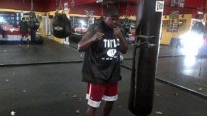 Felino Jones en buen peso para defender su título en octubre