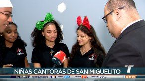 Niñas del Coro de San Miguelito reciben sus pasaportes para viajar a Roma